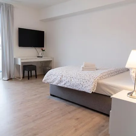 Apartment Worringer 68 *